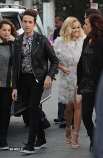 Rita Ora feet photo thumbnail