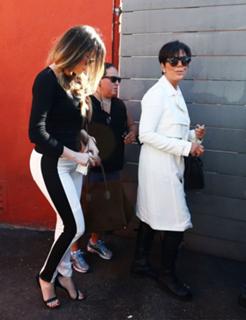 Khloé Kardashian feet photo thumbnail