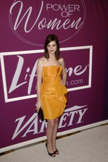 Anne Hathaway feet photo thumbnail