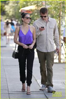 Olivia Munn feet photo thumbnail