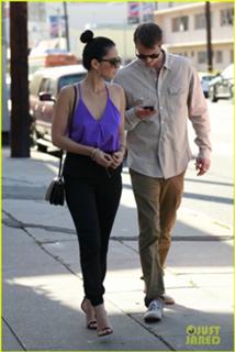 Olivia Munn feet photo thumbnail
