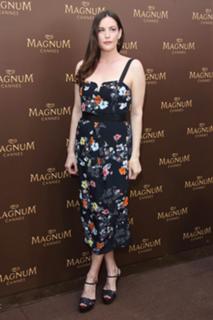 Liv Tyler feet photo thumbnail