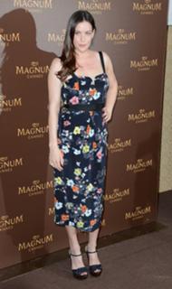 Liv Tyler feet photo thumbnail