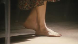 Liv Tyler feet photo thumbnail