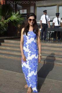 Deepika Padukone feet photo thumbnail