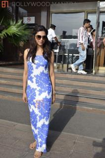Deepika Padukone feet photo thumbnail