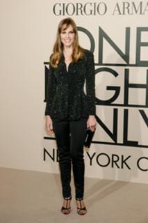 Hilary Swank feet photo thumbnail
