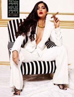 Sonam Kapoor feet photo thumbnail