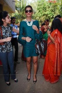 Sonam Kapoor feet photo thumbnail