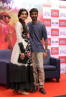 Sonam Kapoor feet photo thumbnail