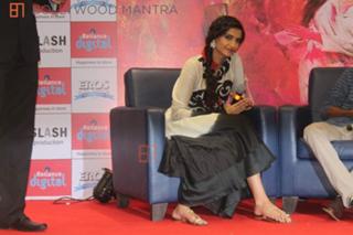 Sonam Kapoor feet photo thumbnail