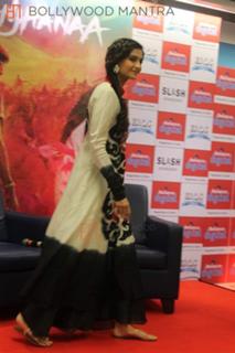 Sonam Kapoor feet photo thumbnail