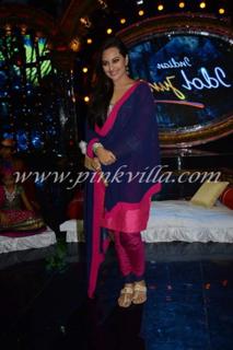 Sonakshi Sinha feet photo thumbnail
