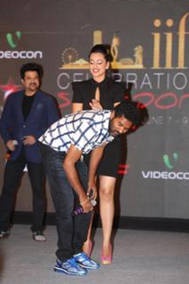 Sonakshi Sinha feet photo thumbnail