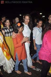 Sonakshi Sinha feet photo thumbnail