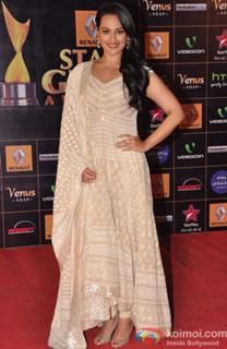 Sonakshi Sinha feet photo thumbnail