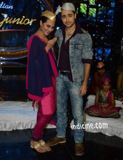 Sonakshi Sinha feet photo thumbnail