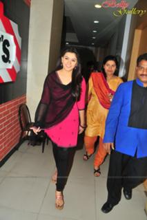 Hansika Motwani feet photo thumbnail
