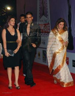 Twinkle Khanna feet photo 3