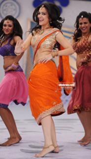 Kriti Kharbanda feet photo thumbnail