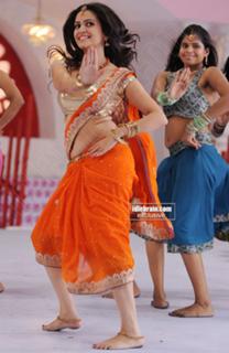 Kriti Kharbanda feet photo thumbnail