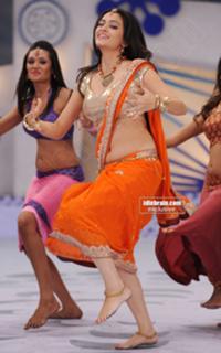 Kriti Kharbanda feet photo thumbnail