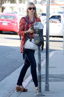 Amy Smart feet photo thumbnail