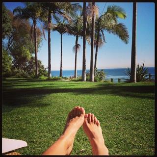 Jessica Alba feet photo thumbnail