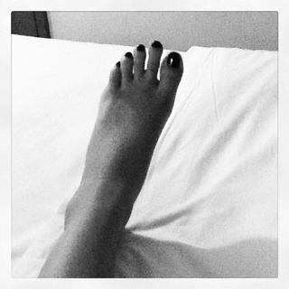 Lais Ribeiro feet photo thumbnail