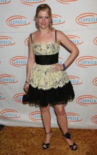 Melissa Joan Hart feet photo thumbnail