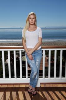 Heidi Montag feet photo thumbnail