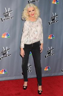 Christina Aguilera feet photo thumbnail