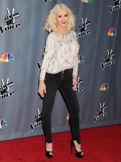 Christina Aguilera feet photo thumbnail