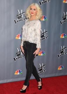 Christina Aguilera feet photo thumbnail
