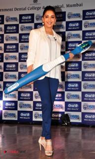 Madhuri Dixit feet photo thumbnail