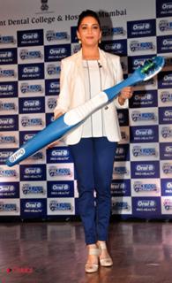 Madhuri Dixit feet photo thumbnail