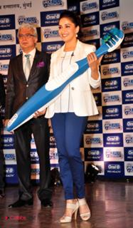 Madhuri Dixit feet photo thumbnail