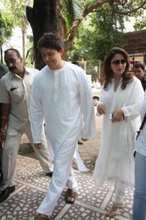 Madhuri Dixit feet photo thumbnail