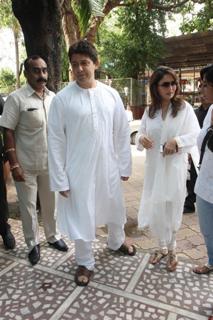 Madhuri Dixit feet photo thumbnail