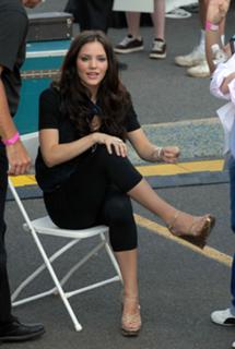 Katharine McPhee feet photo thumbnail
