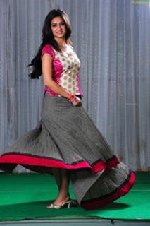 Kriti Kharbanda feet photo thumbnail