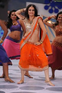 Kriti Kharbanda feet photo thumbnail