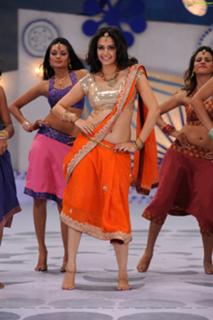 Kriti Kharbanda feet photo thumbnail