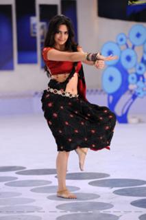 Kriti Kharbanda feet photo thumbnail