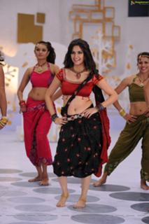 Kriti Kharbanda feet photo thumbnail