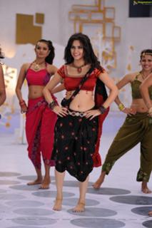 Kriti Kharbanda feet photo thumbnail