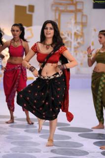Kriti Kharbanda feet photo thumbnail