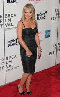 Hilary Duff feet photo thumbnail