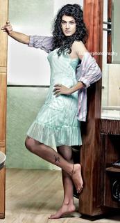 Taapsee Pannu feet photo thumbnail