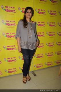 Raveena Tandon feet photo thumbnail